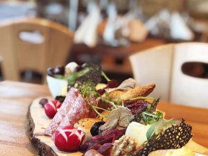 Zünftige Jause im Hotel in Zermatt am Matterhorn