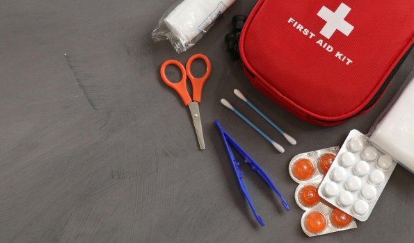 Ein Erste-Hilfe-Set