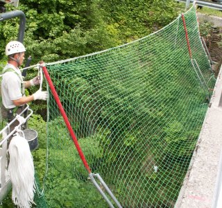 Zülz Sicherheitsnetze Montage Auffangnetze Personenauffangnetze Dachrandsicherung Randsicherung Seitenschutz Vogelschutz Sanieru