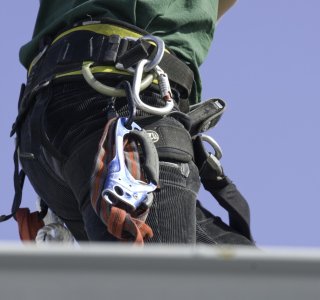 Zülz Sicherheitsnetze Montage Auffangnetze Personenauffangnetze Dachrandsicherung Randsicherung Seitenschutz Vogelschutz Sanieru