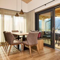 Loggia mit Traumblick Essbereich in neuer Suite mit Zugang zur Loggia mit Traumblick