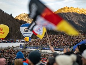 Fans beim Skiflug Weltcup