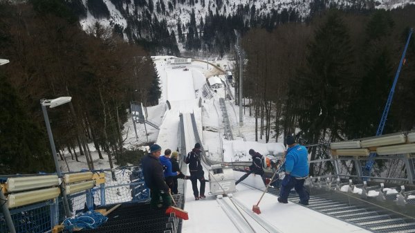 Präparierungsarbeiten an der heini-Klopfer-Skiflugschanze Heini-Klopfer-Skiflugschanze