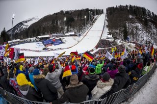 Tausende begeisterte Skisprungfans verfolgten den Skiflug-Weltcup