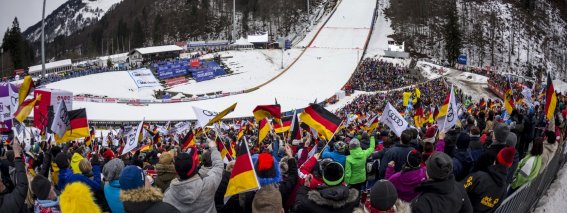 Tausende begeisterte Skisprungfans verfolgten den Skiflug-Weltcup