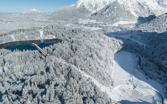 Die Skiflugschanze im Winter