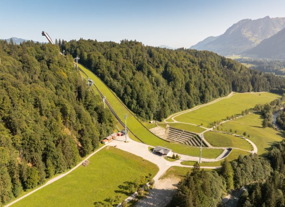 Die Skiflugschanze im Sommer