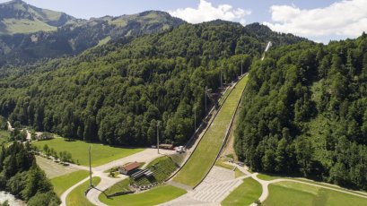 Skiflugschanze im Sommer