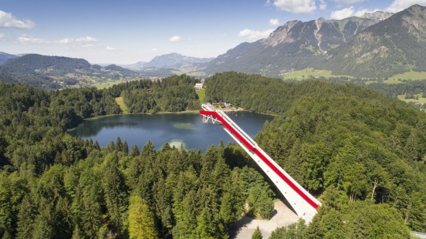 Skiflugschanze mit Blick auf Oberstdorf