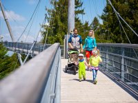 Waldwelt Skywalk Allgäu Der Baumwipfelpfad in der Waldwelt Skywalk Allgäu ist barrierefrei zugänglich und für Kinderwägen und Rollstühle geeignet.