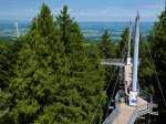 Herrlicher Ausblick vom Baumwipfelpfad der Waldwelt Skywalk Allgäu in die Allgäuer Landschaft und auf den Bodensee. Waldwelt Skywalk Allgäu