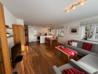 Wohnzimmer mit Küche