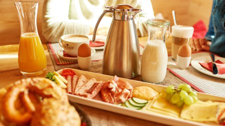 Deftig oder süß - wie frühstücken Sie am liebsten? Deftig oder süß - wie frühstücken Sie am liebsten?