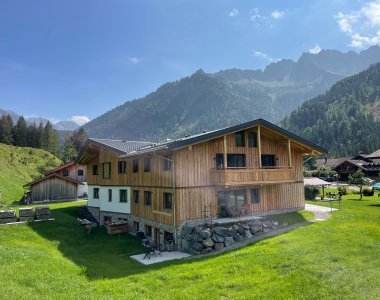 Stadl-Lodge-Hinterstein-Ferienwohnungen Bad-Hindelang2 aussenansicht