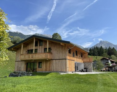 Stadl-Lodge-Hinterstein-Ferienwohnungen Bad-Hindelang2 aussenansicht-berge2