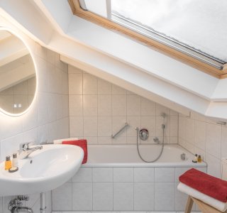 Badezimmer mit Badewanne