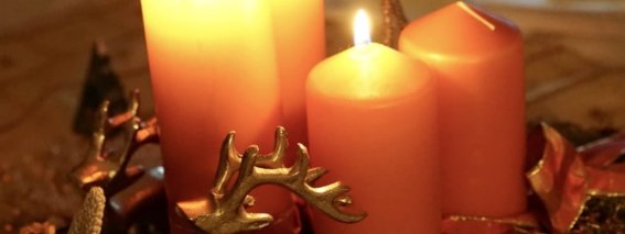 Vorweihnachtliche Stimmung im Allgäu. Der erste Schnee ist gefallen. Die Weihnachtsmärkte haben ihre Stände aufgebaut. Glühweinduft liegt in der Luft.