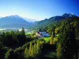 Die Klinik liegt über Oberstdorf im Allgäu auf einem sonnigen Hochplateau inmitten einer einmaligen Naturlandschaft.