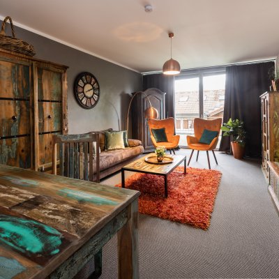 Lichtdurchfluteter Wohnraum mit Balkonzugang Studio