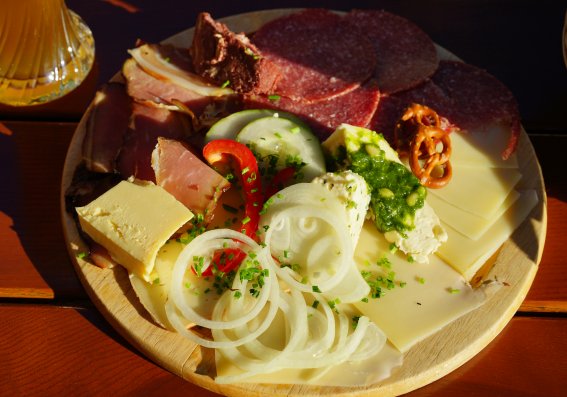 Brotzeit bei der Dietersbachalpe