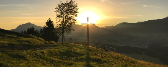 Sonnenaufgang am Sonderdorfer Kreuz