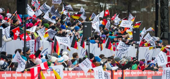 Begeisterte Zuschauer im Stadion