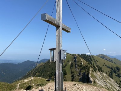Wanderung zum Gipfelkreuz der Nagelfluhkette. Hier wird man mit einem tollen Ausblick belohnt.