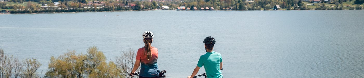 Gemeinsam Radfahren am Großen Alpsee? Eine gute Wahl und das nicht nur bei Sonnenschein mit einem traumhaften Bergpanorama Warst Du schon mal am Alpsee? Hier gibt es einen Großen und einen Kleinen zur Auswahl. Beide sind sehr zu empfehlen. Inmitten traumhafter Berglandschaft lässt es sich schon gut gehen ;)