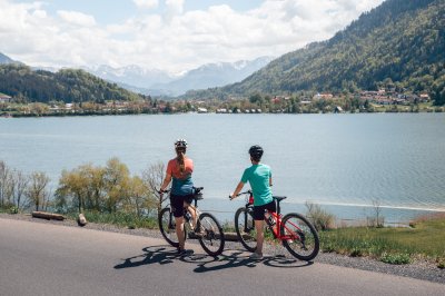 Gemeinsam Radfahren am Großen Alpsee? Eine gute Wahl und das nicht nur bei Sonnenschein mit einem traumhaften Bergpanorama Warst Du schon mal am Alpsee? Hier gibt es einen Großen und einen Kleinen zur Auswahl. Beide sind sehr zu empfehlen. Inmitten traumhafter Berglandschaft lässt es sich schon gut gehen ;)