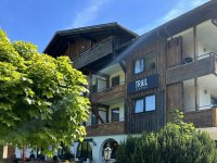 Außenansicht vom Trailhotel im Sommer
