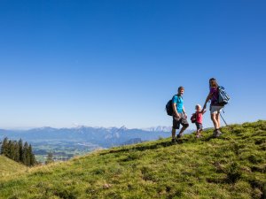 Familie beim Wandern