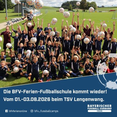 Fußballschule in Lengenwang im August 2026 Kinder stehen in einem Fußballfeld und halten Bälle. Sie freuen sich auf die BFV-Ferien-Fußballschule in Lengenwang.