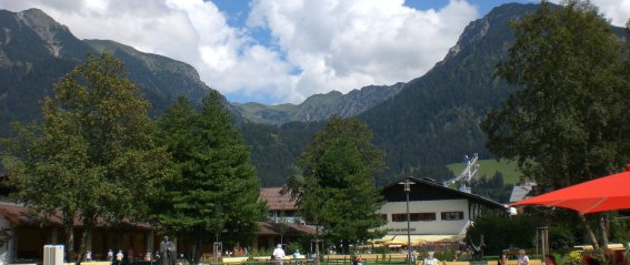 mit Blick auf Nebelhorn und Schattenberg