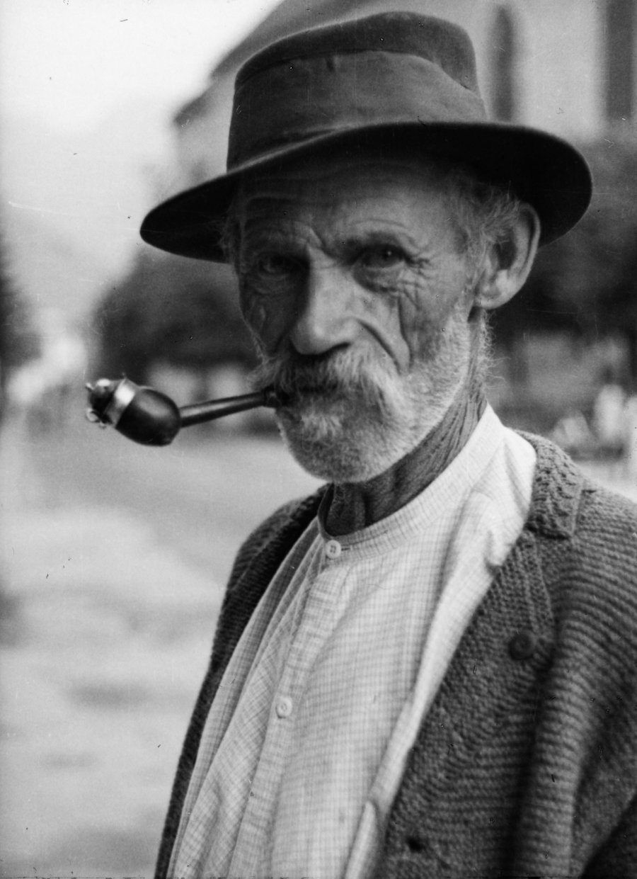 Oberstdorfer Landwirt mit Löunar-Pfeife (Foto: https://www.heimatmuseum-oberstdorf.de/presse.html)