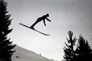 10 SS Schattenbergschanze Eröffnungsspringen, Franz Thannheimer bei 43 Meter Sprung 26.12.1925