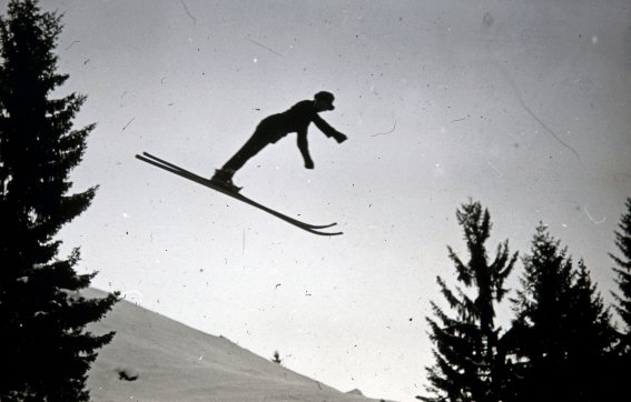 10 SS Schattenbergschanze Eröffnungsspringen, Franz Thannheimer bei 43 Meter Sprung 26.12.1925
