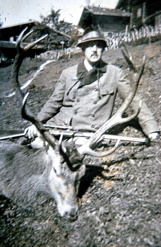 4. 06 JD 07 EZ Gerstruben Freiher von Heil zu Hernsheim Cornelius Besitzer des Gerstruber Tales, hier mit einem kapitalem Hirsch