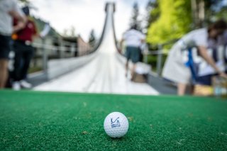 Logoball mit Anlauf
