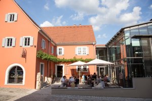 Weingenuss in der Vinothek Iphofen