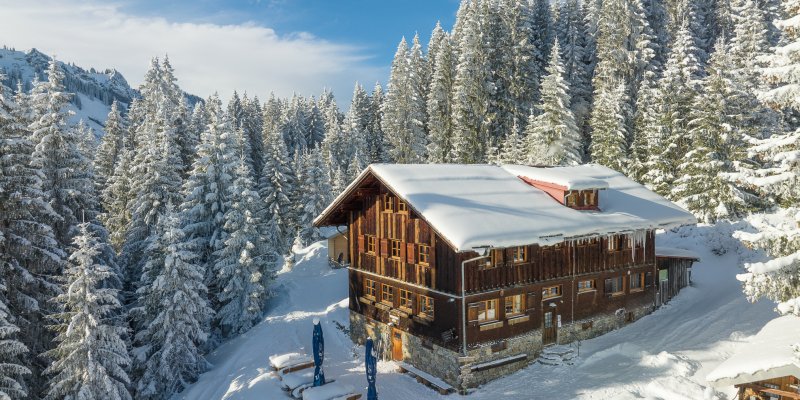 Die Wannenkopfhütte in verschneiter Umgebung Auf der Wannenkopfhütte ist Schneespaß garantiert!