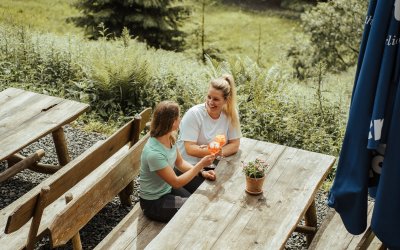 Unvergessliche Urlaubserlebnisse in der Berghütte im Allgäu. Ob Gipfelstürmer oder Genießer – unsere Hütte bietet den idealen Ausgangspunkt für abwechslungsreiche Aktivitäten und entspannende Stunden in den Bergen.