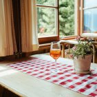 Die Einkehr zur Erholung: In der Wannenkopfhütte im Allgäu erlebst Du garantiert unvergessliche Urlaubsmomente. Spannende Gesellschaft in der gemütlichen Bergstube inklusive :)