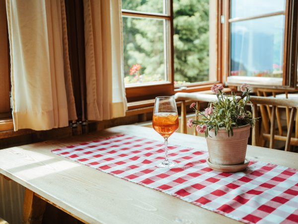 In der Wannenkopfhütte erlebst Du garantiert unvergessliche Urlaubsmomente. Spannende Gesellschaft in der gemütlichen Stube.