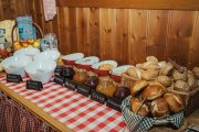 Unser Frühstücksbuffet bietet eine perfekte Mischung inmitten der Allgäuer Bergwelt auf der Wannenkopfhütte.