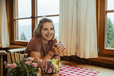 Ein Abend in der Wannenkopfhütte mit der besten Gesellschaft. Wir genießen die gemeinsamen Stunden, die Gemütlichkeit und das Gefühl von Zusammengehörigkeit.