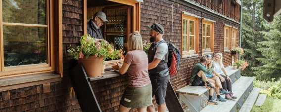 Auszeit auf der Wannenkopfhütte auf 1.350m bleibt hier kein Wunsch offen. Brotzeit Schmankerl inklusive.