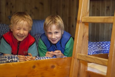 Lachende Gesichter beim Familien-Hüttenurlab auf der urigen Wannenkopfhütte