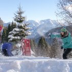 Los geht's Schneeballschlacht!