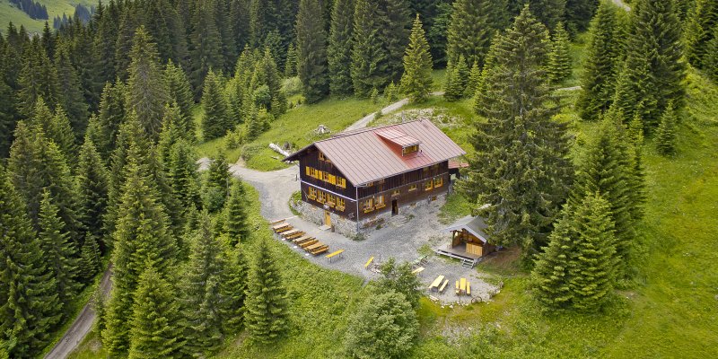 Komm doch mal auch auf die Wannenkopfhütte! Die Wannenkopfhütte liegt auf 1.350m und ist ideal für Deine Auszeit in den Bergen.