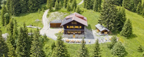 Von der Wannenkopfhütte aus hast Du eine tollen Ausblick auf die Allgäuer Bergwelt.